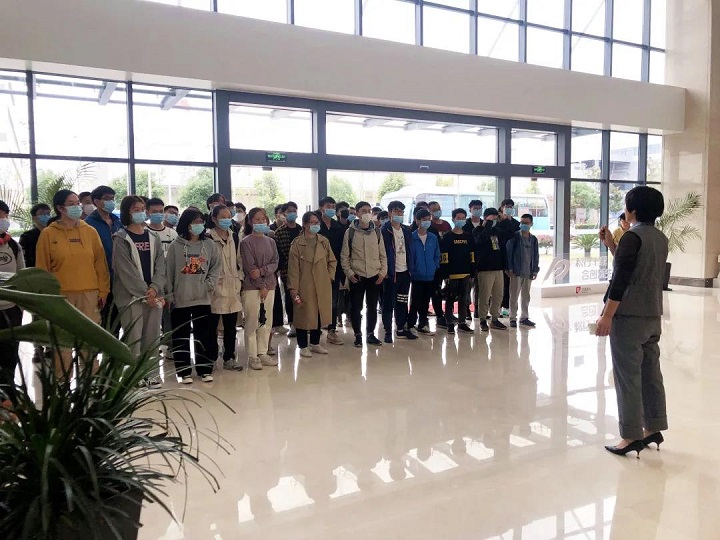 热烈欢迎常熟理工师生一行莅临尊龙凯时参观交流 热烈欢迎常熟理工师生一行莅临尊龙凯时参观交流