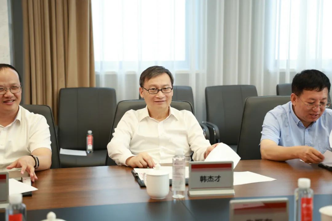 中国科学院院士、哈尔滨工业大学校长韩杰才一行莅临尊龙凯时考察指导